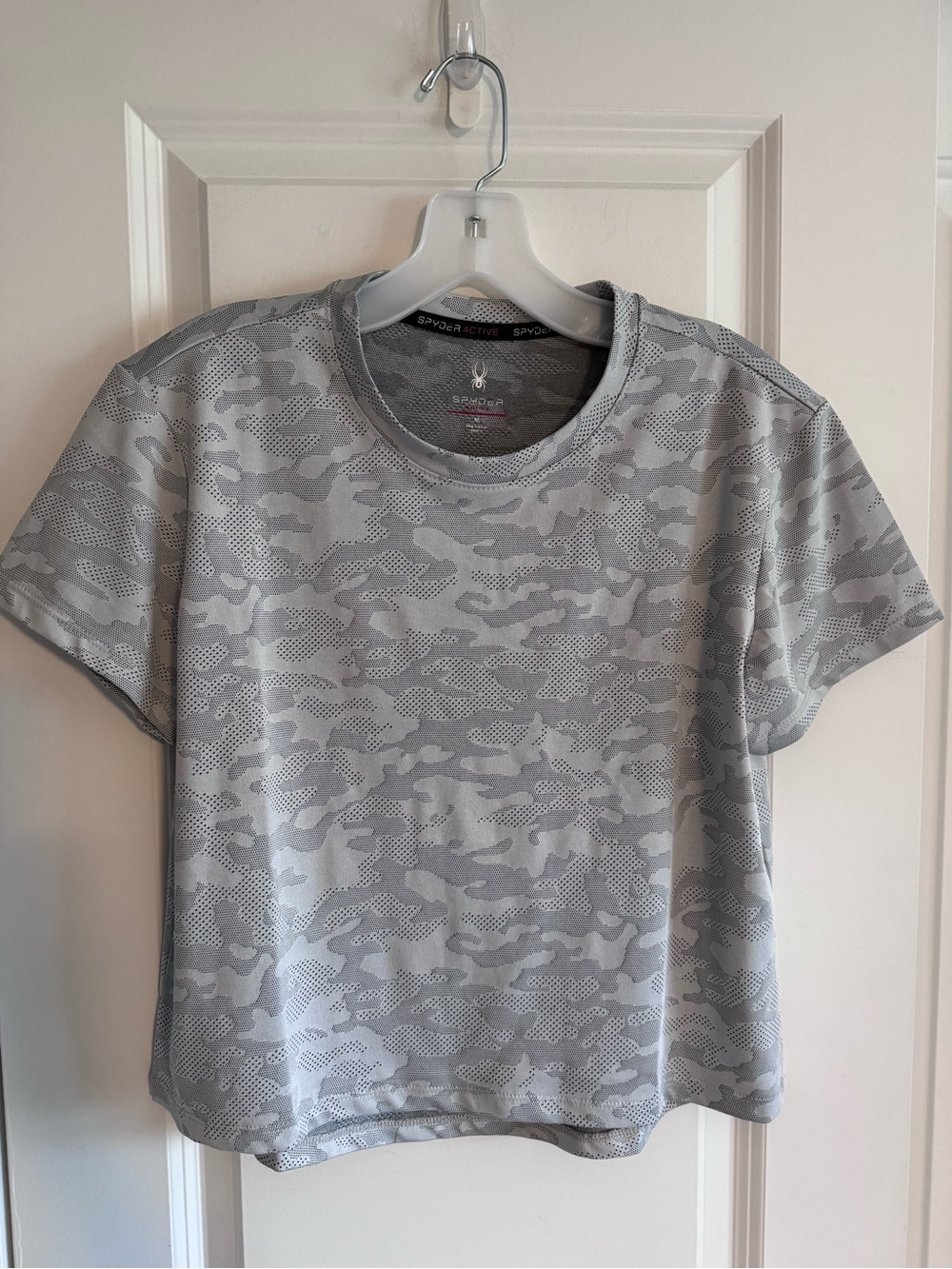 Spyder Women's Light Gray Camo Short Sleeve cropped Performance Tee